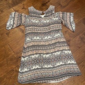 Luxology Sz 8 Dress Knee Length , Open Shoulder Short Sleeve Peach Boho